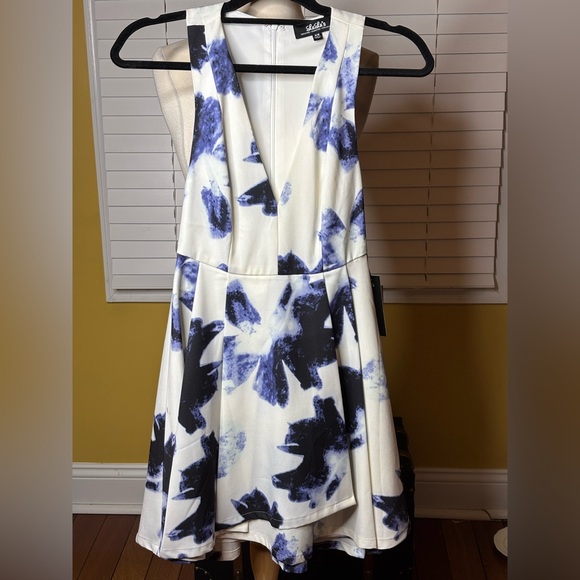 Lulu's “Seeing Chic” Floral Mini Dress NWT - Picture 4 of 9